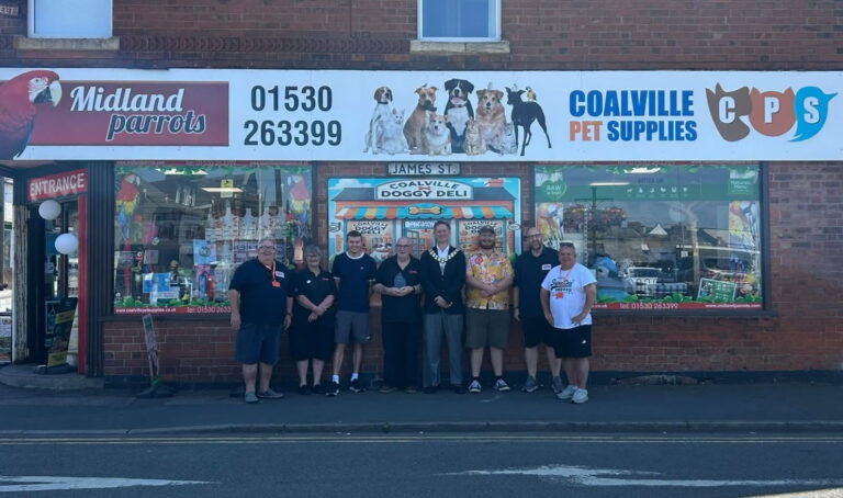 Read more about the article Johnson’s Veterinary Products presents first ever National Pet Shop Day Recognition Award to Coalville Pet Supplies 